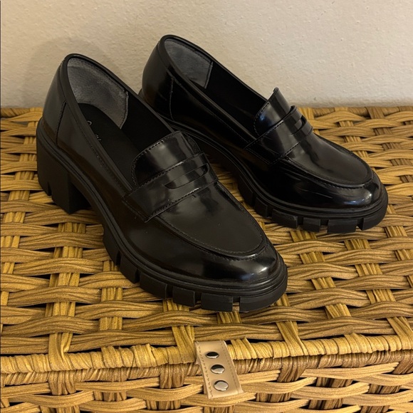 Classic Black Loafers for Women - Picture 2 of 6